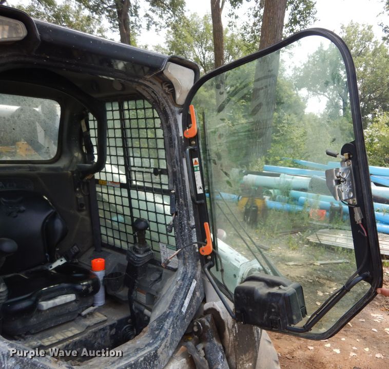 image for item KV9225 2015 Bobcat S590  skid steer loader