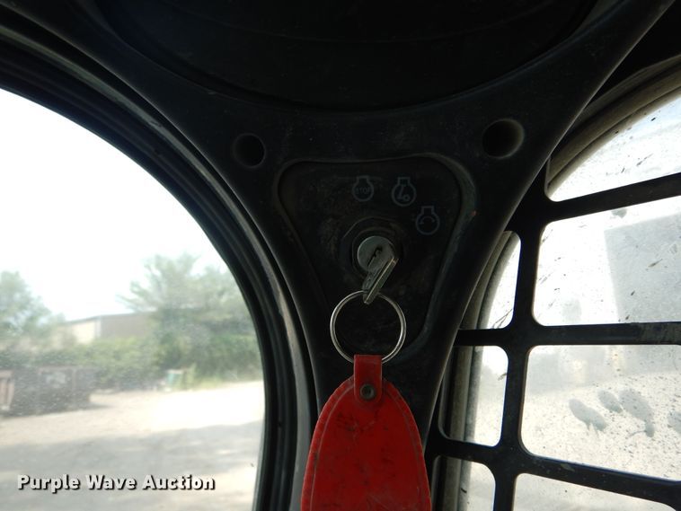 image for item KV9225 2015 Bobcat S590  skid steer loader