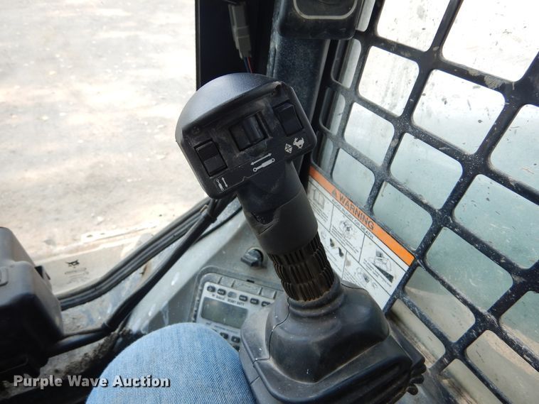 image for item KV9225 2015 Bobcat S590  skid steer loader