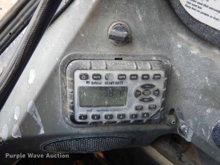 image for item KV9225 2015 Bobcat S590  skid steer loader