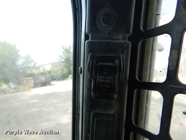 image for item KV9225 2015 Bobcat S590  skid steer loader