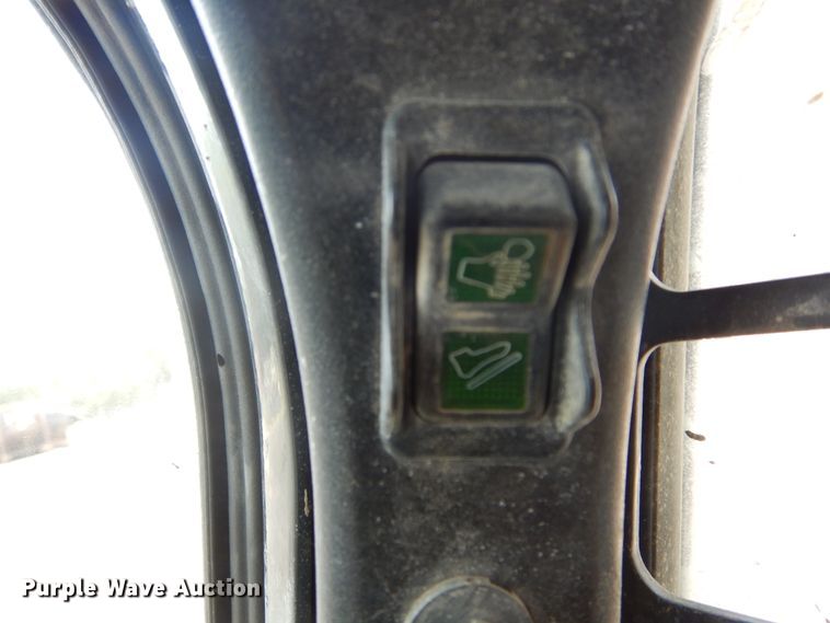 image for item KV9225 2015 Bobcat S590  skid steer loader