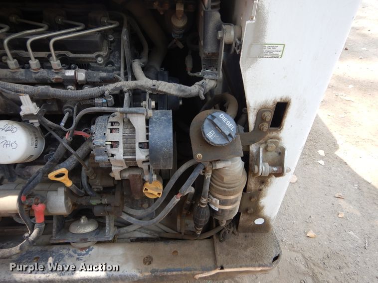 image for item KV9225 2015 Bobcat S590  skid steer loader