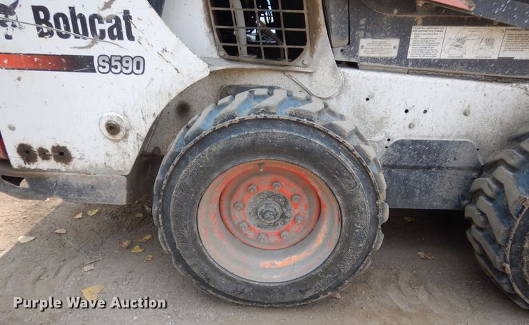 image for item KV9225 2015 Bobcat S590  skid steer loader