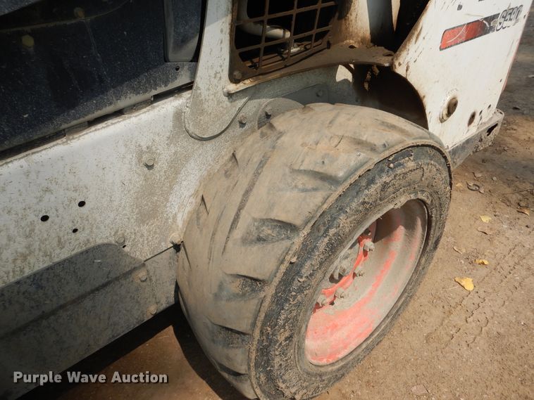 image for item KV9225 2015 Bobcat S590  skid steer loader