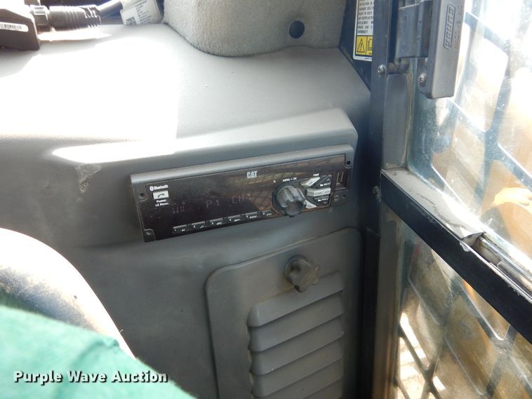 image for item KV9228 2015 Caterpillar 289D  tracked skid steer loader