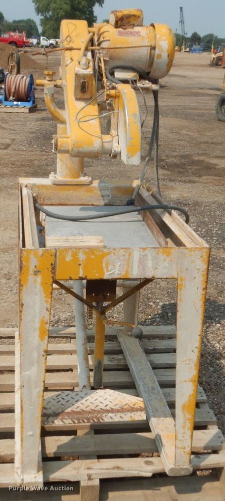 image for item KV9233 21-14 brick saw