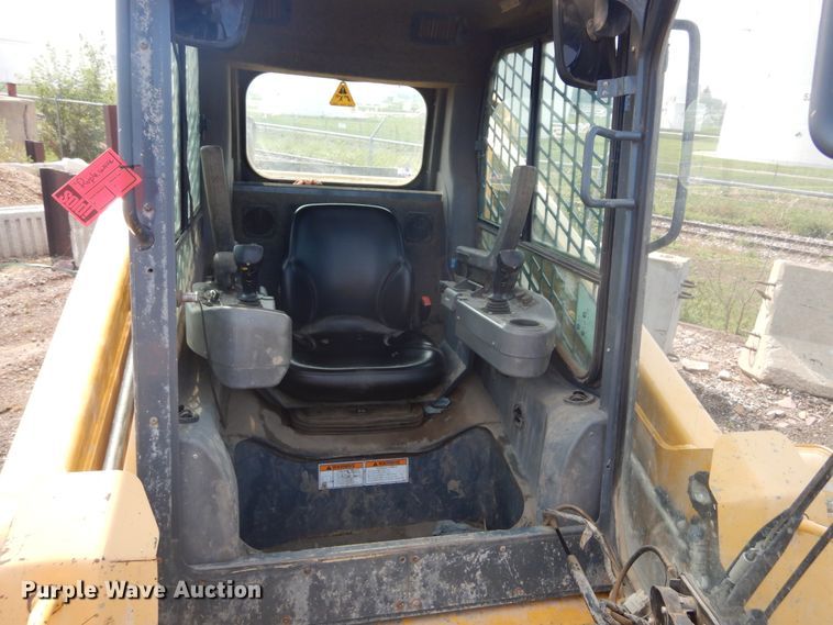 image for item KV9240 Gehl RT250  tracked skid steer loader
