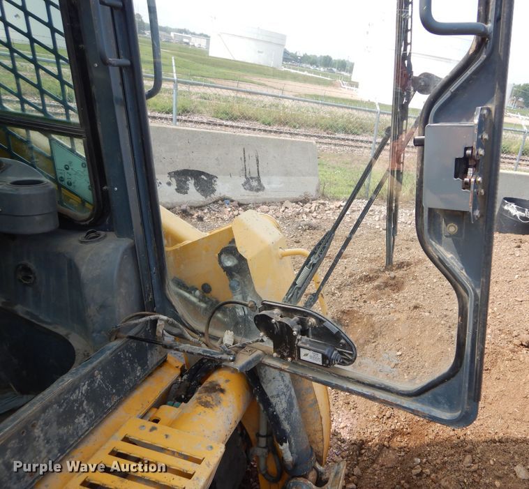 image for item KV9240 Gehl RT250  tracked skid steer loader