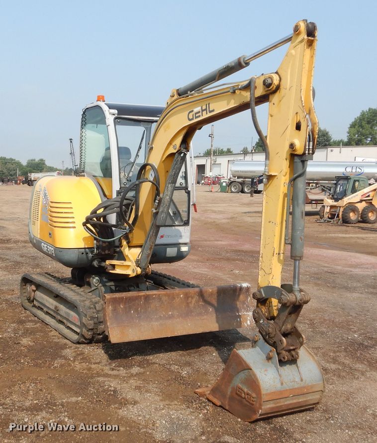 image for item KV9244 2002 Gehl GE373  mini excavator
