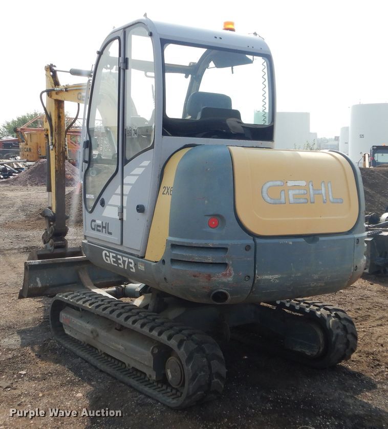 image for item KV9244 2002 Gehl GE373  mini excavator