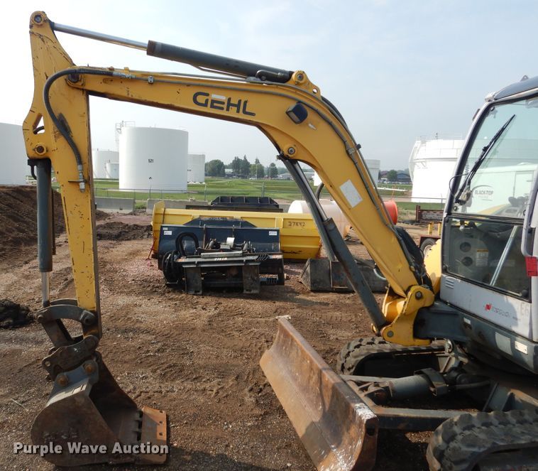 image for item KV9244 2002 Gehl GE373  mini excavator