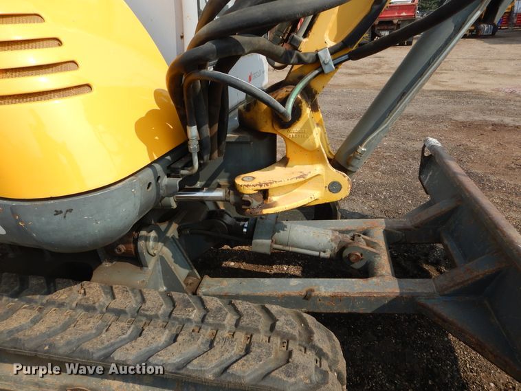 image for item KV9244 2002 Gehl GE373  mini excavator