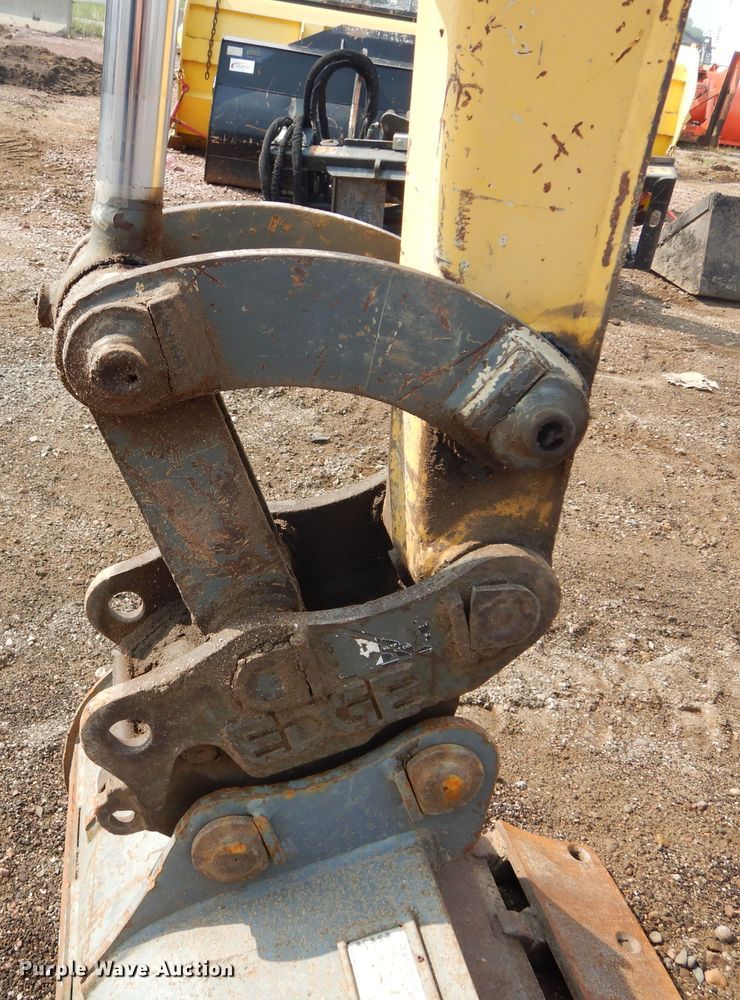 image for item KV9244 2002 Gehl GE373  mini excavator