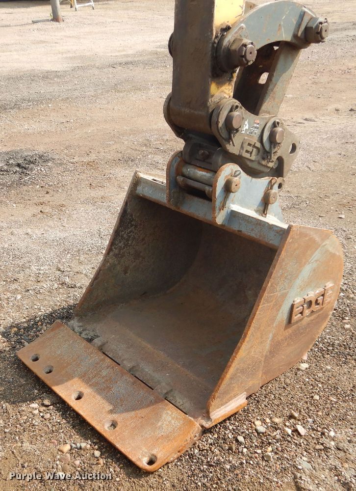 image for item KV9244 2002 Gehl GE373  mini excavator