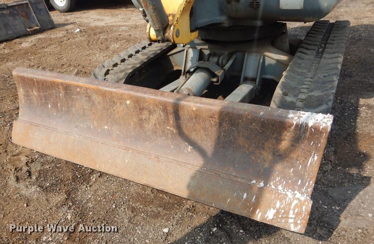 image for item KV9244 2002 Gehl GE373  mini excavator