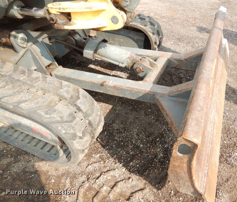 image for item KV9244 2002 Gehl GE373  mini excavator