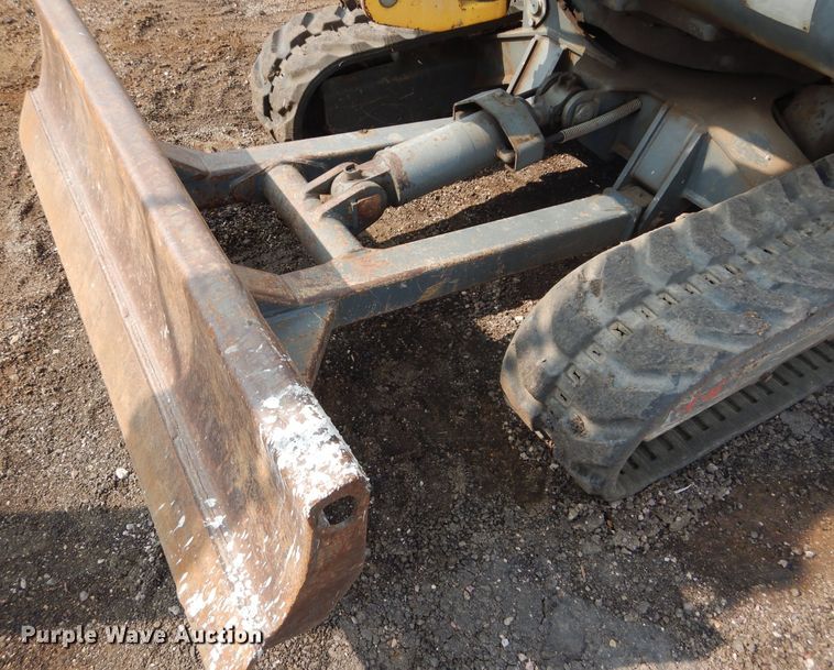 image for item KV9244 2002 Gehl GE373  mini excavator