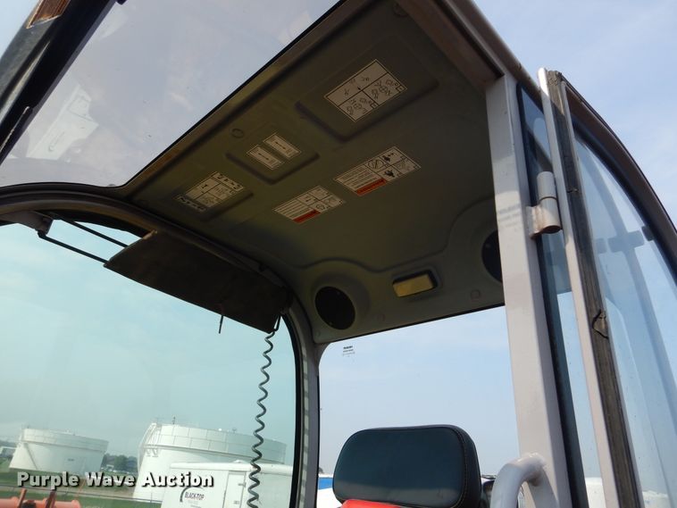 image for item KV9244 2002 Gehl GE373  mini excavator