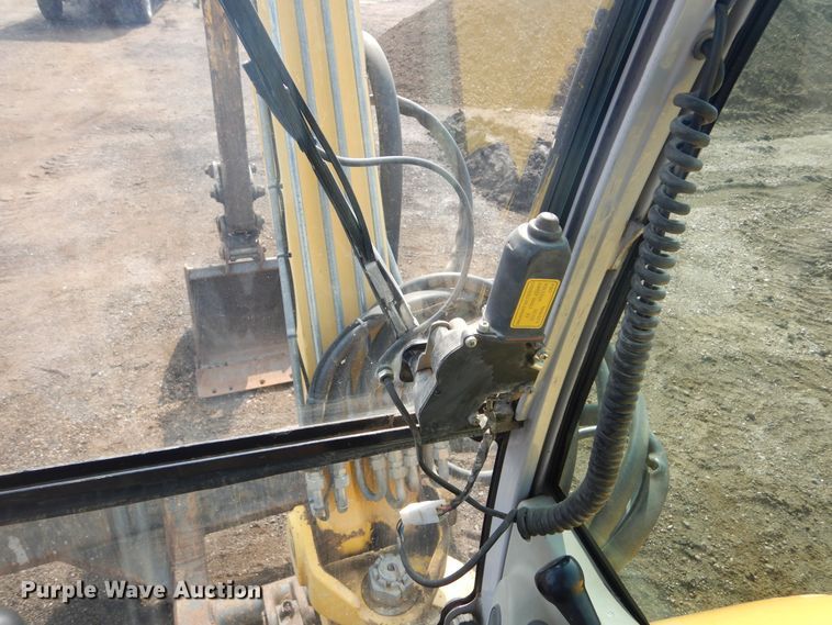 image for item KV9244 2002 Gehl GE373  mini excavator