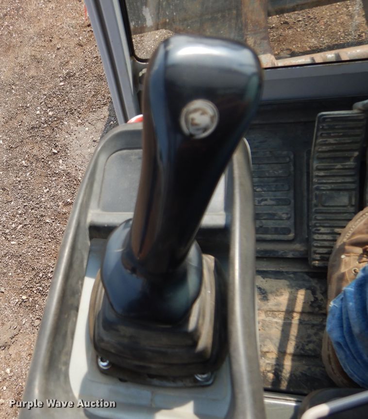 image for item KV9244 2002 Gehl GE373  mini excavator