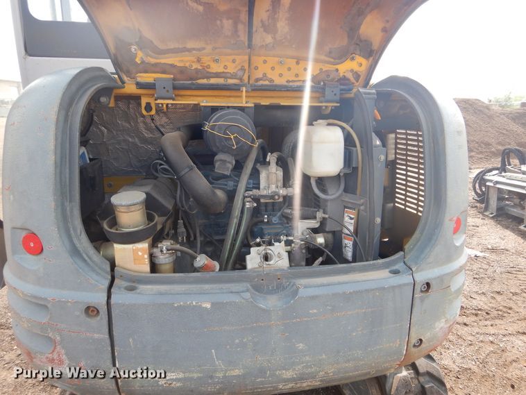 image for item KV9244 2002 Gehl GE373  mini excavator