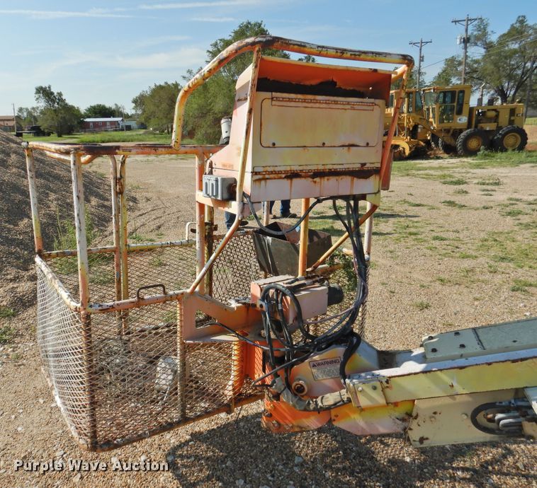 image for item DK2408 1998 JLG 40H  boom lift