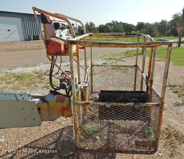 image for item DK2408 1998 JLG 40H  boom lift