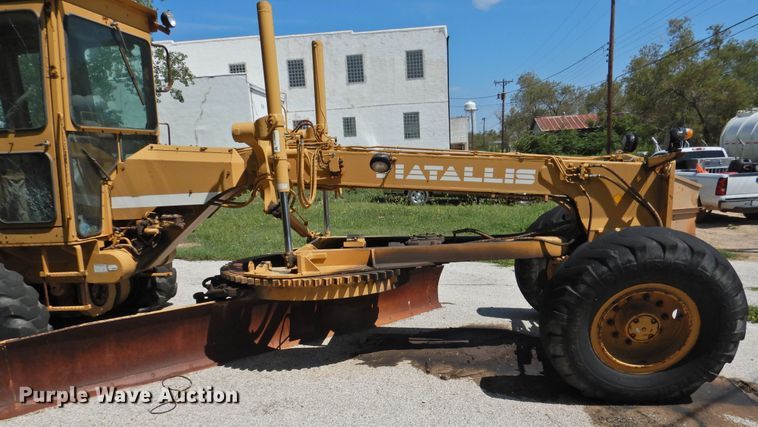 image for item DK2409 1983 Fiat-Allis FG85  rigid frame motor grader