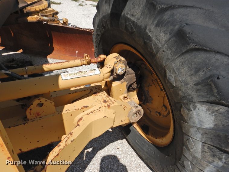 image for item DK2409 1983 Fiat-Allis FG85  rigid frame motor grader