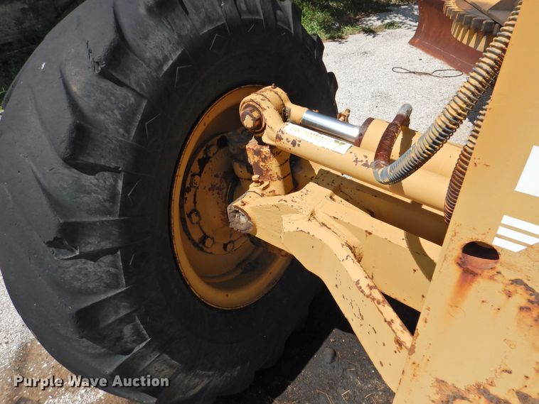 image for item DK2409 1983 Fiat-Allis FG85  rigid frame motor grader