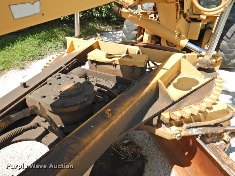 image for item DK2409 1983 Fiat-Allis FG85  rigid frame motor grader