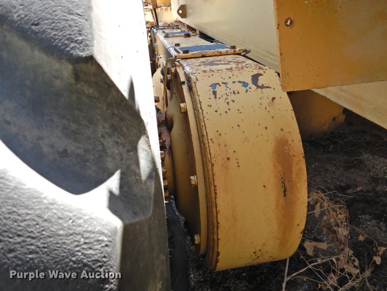 image for item DK2409 1983 Fiat-Allis FG85  rigid frame motor grader