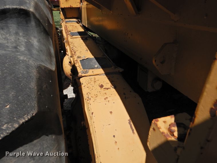 image for item DK2409 1983 Fiat-Allis FG85  rigid frame motor grader