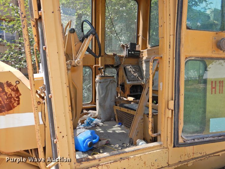 image for item DK2409 1983 Fiat-Allis FG85  rigid frame motor grader