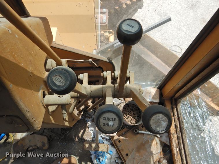 image for item DK2409 1983 Fiat-Allis FG85  rigid frame motor grader