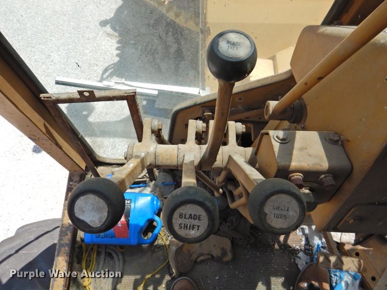 image for item DK2409 1983 Fiat-Allis FG85  rigid frame motor grader