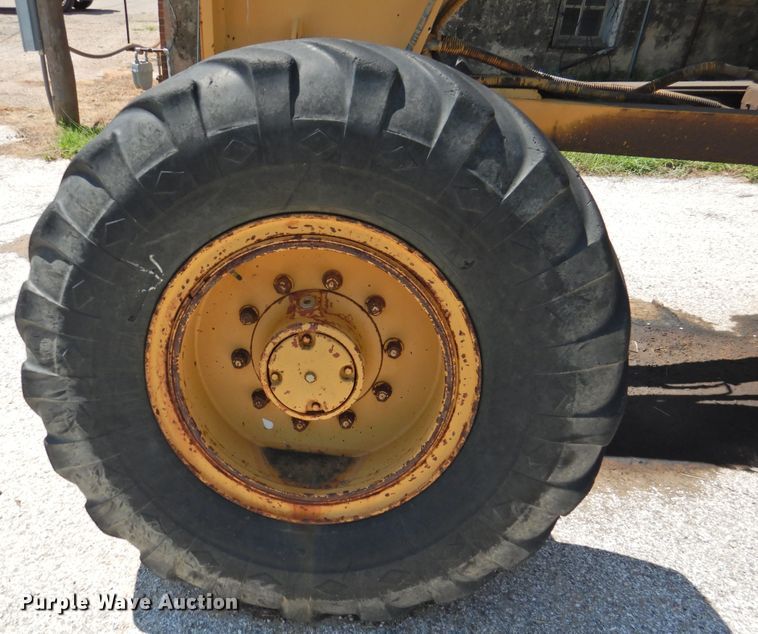 image for item DK2409 1983 Fiat-Allis FG85  rigid frame motor grader