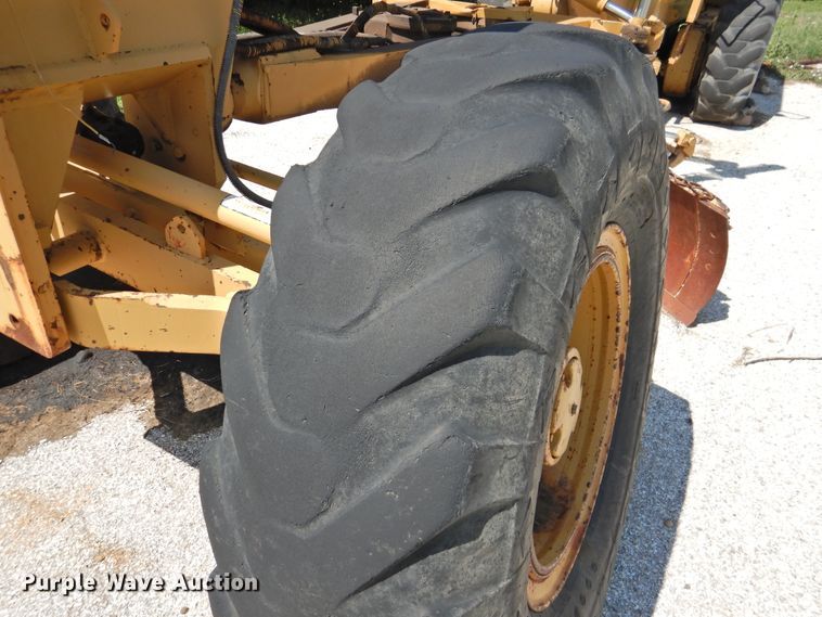 image for item DK2409 1983 Fiat-Allis FG85  rigid frame motor grader