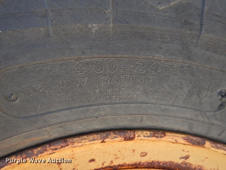 image for item DK2409 1983 Fiat-Allis FG85  rigid frame motor grader