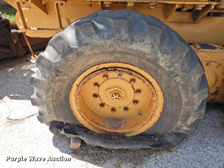 image for item DK2409 1983 Fiat-Allis FG85  rigid frame motor grader