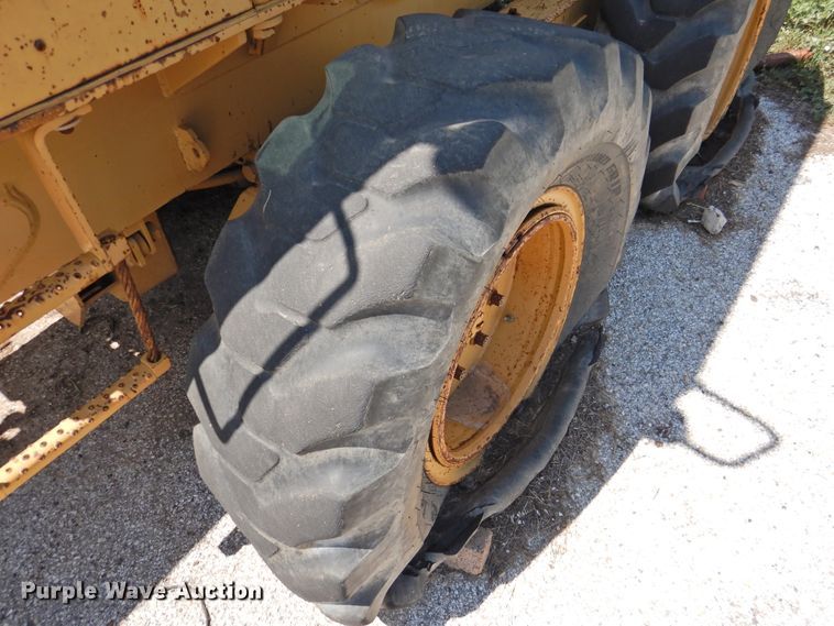 image for item DK2409 1983 Fiat-Allis FG85  rigid frame motor grader