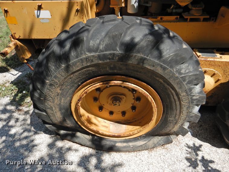 image for item DK2409 1983 Fiat-Allis FG85  rigid frame motor grader