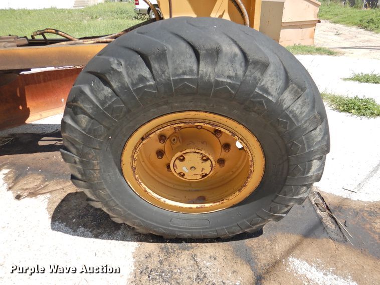 image for item DK2409 1983 Fiat-Allis FG85  rigid frame motor grader