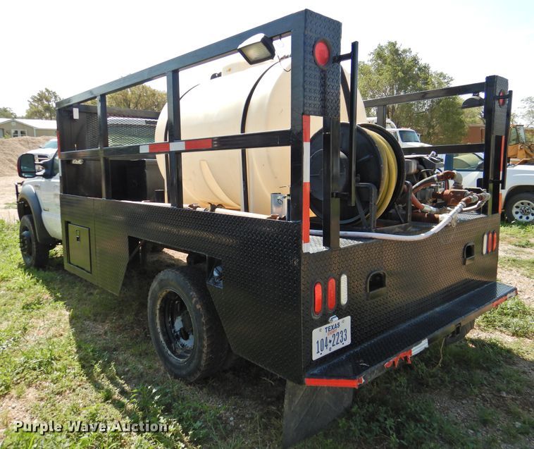 image for item DK2411 2006 Ford F550 Super Duty  flatbed truck