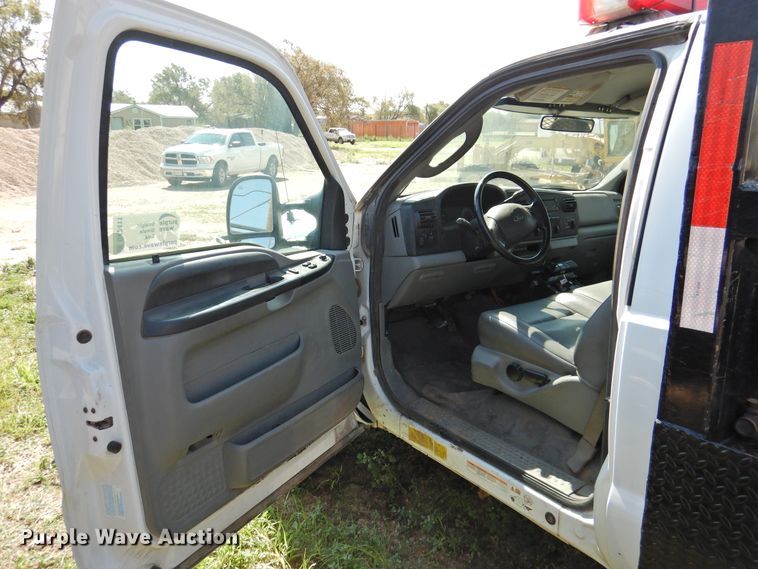 image for item DK2411 2006 Ford F550 Super Duty  flatbed truck