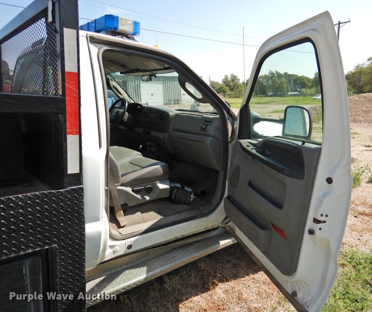 image for item DK2411 2006 Ford F550 Super Duty  flatbed truck