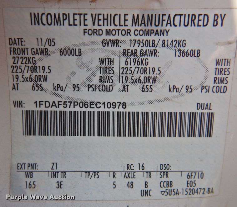 image for item DK2411 2006 Ford F550 Super Duty  flatbed truck