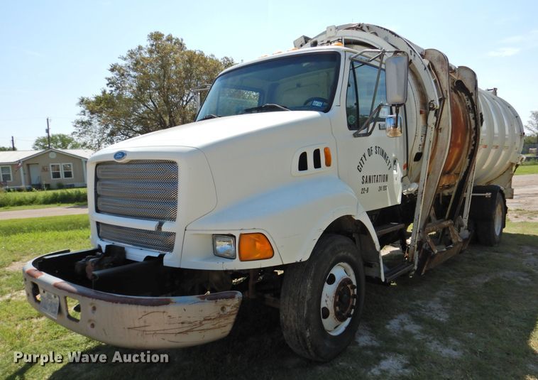 image for item DK2415 1997 Ford L8513  refuse truck