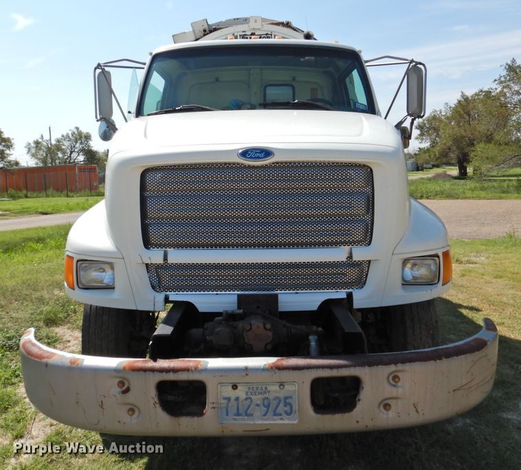 image for item DK2415 1997 Ford L8513  refuse truck
